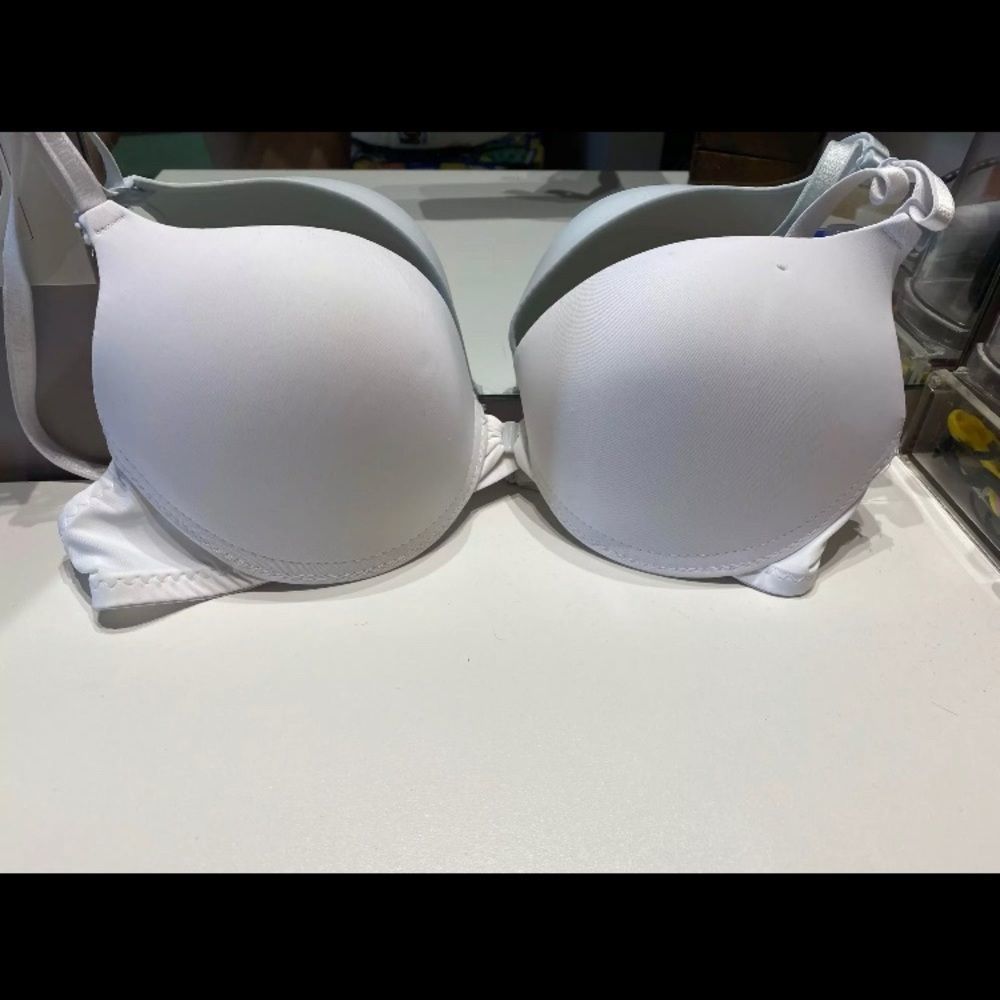 Clasp Front Bra - Picture 4 of 10